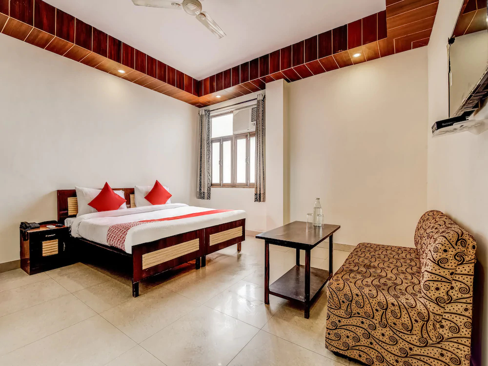 Vishwakarma Palace by OYO Rooms