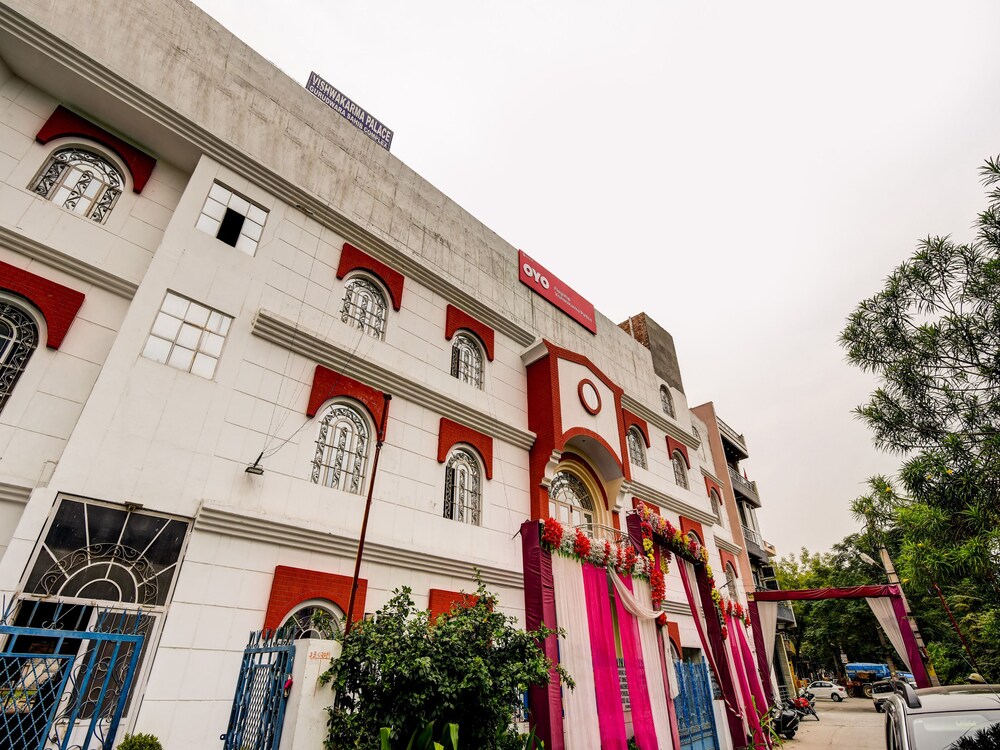 Vishwakarma Palace by OYO Rooms