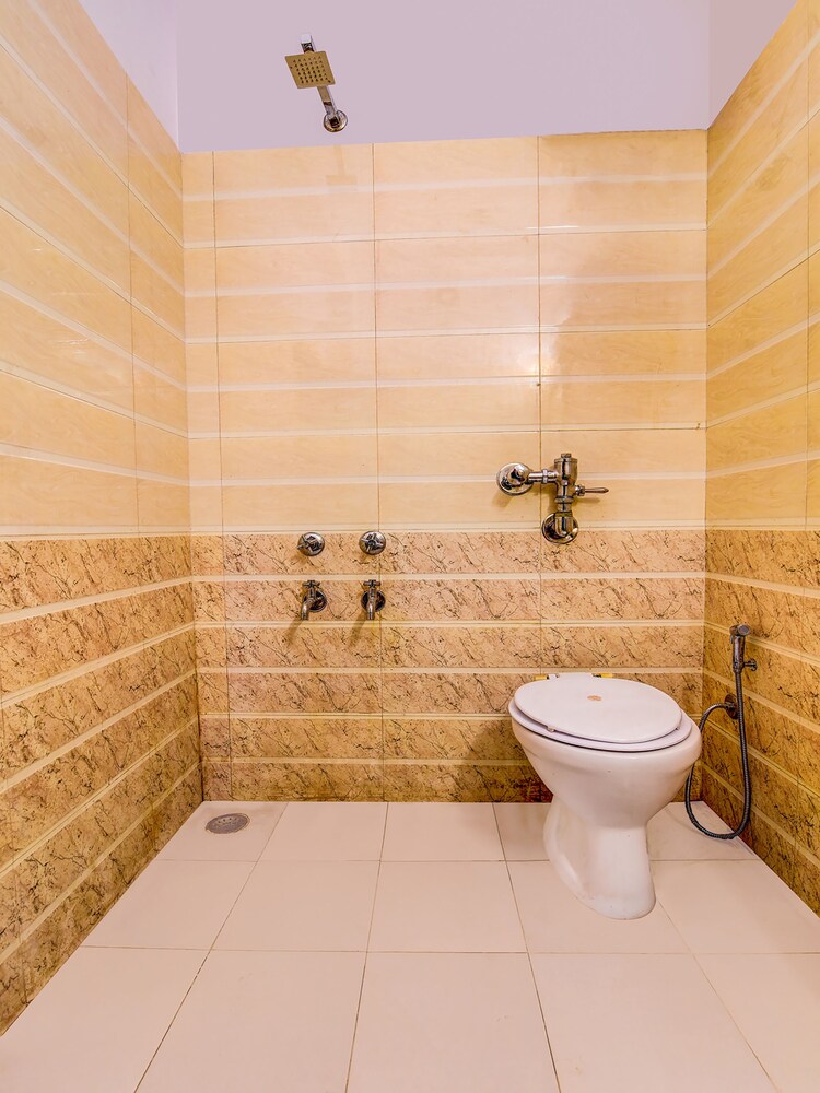 Vishwakarma Palace by OYO Rooms