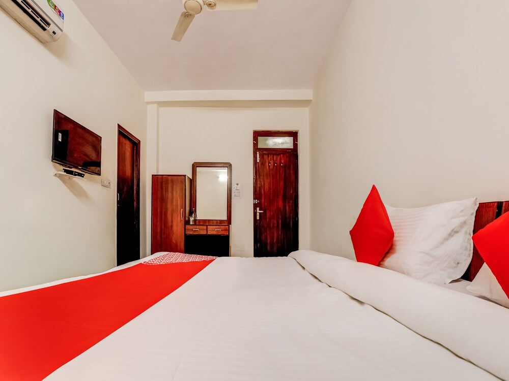 Vishwakarma Palace by OYO Rooms