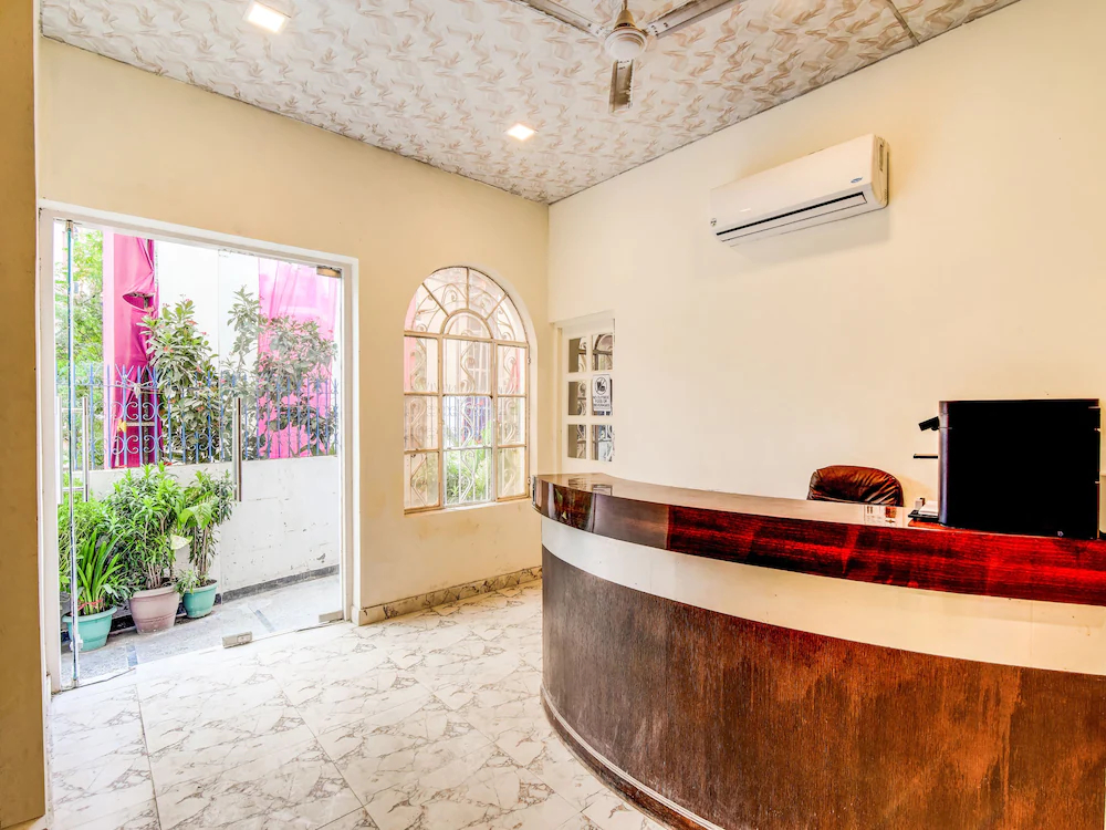 Vishwakarma Palace by OYO Rooms