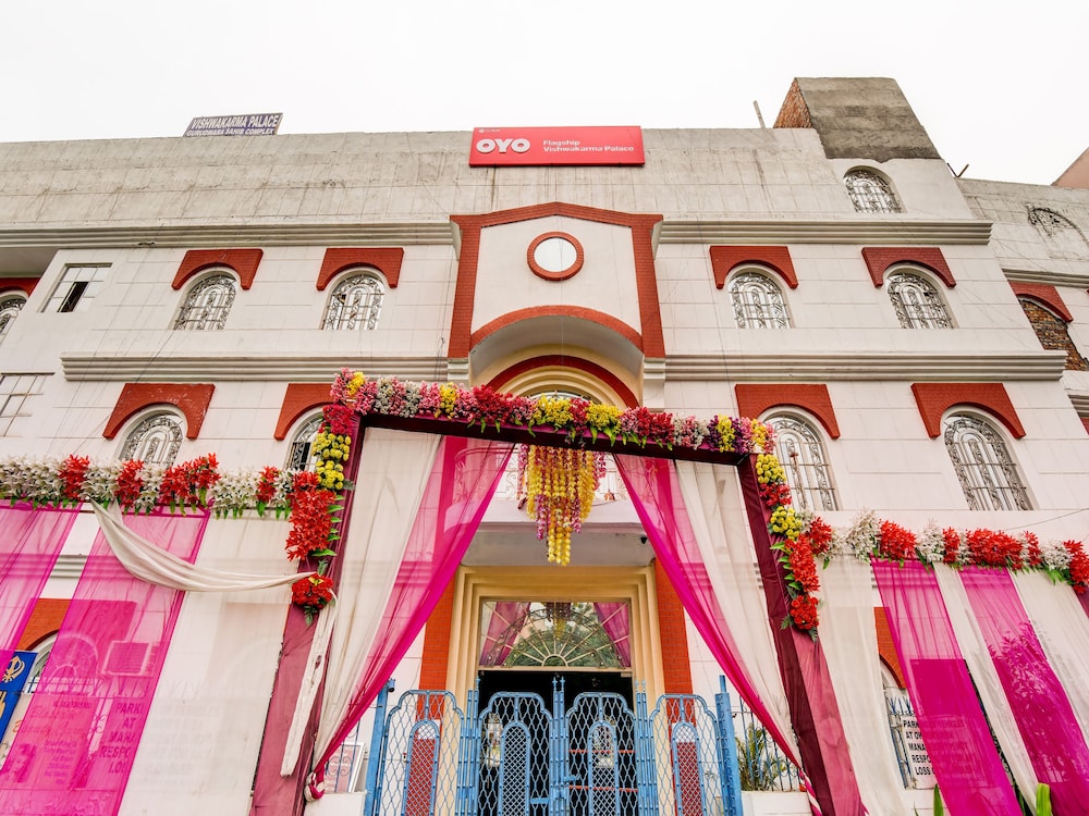 Vishwakarma Palace by OYO Rooms