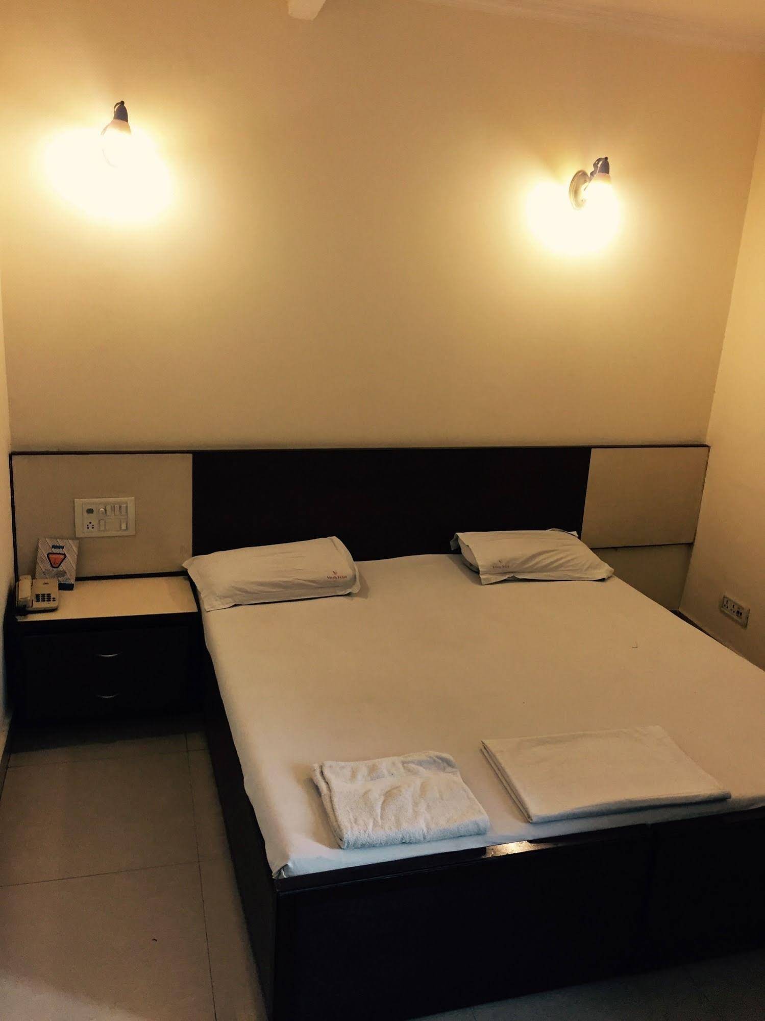 Vivek Hotel
