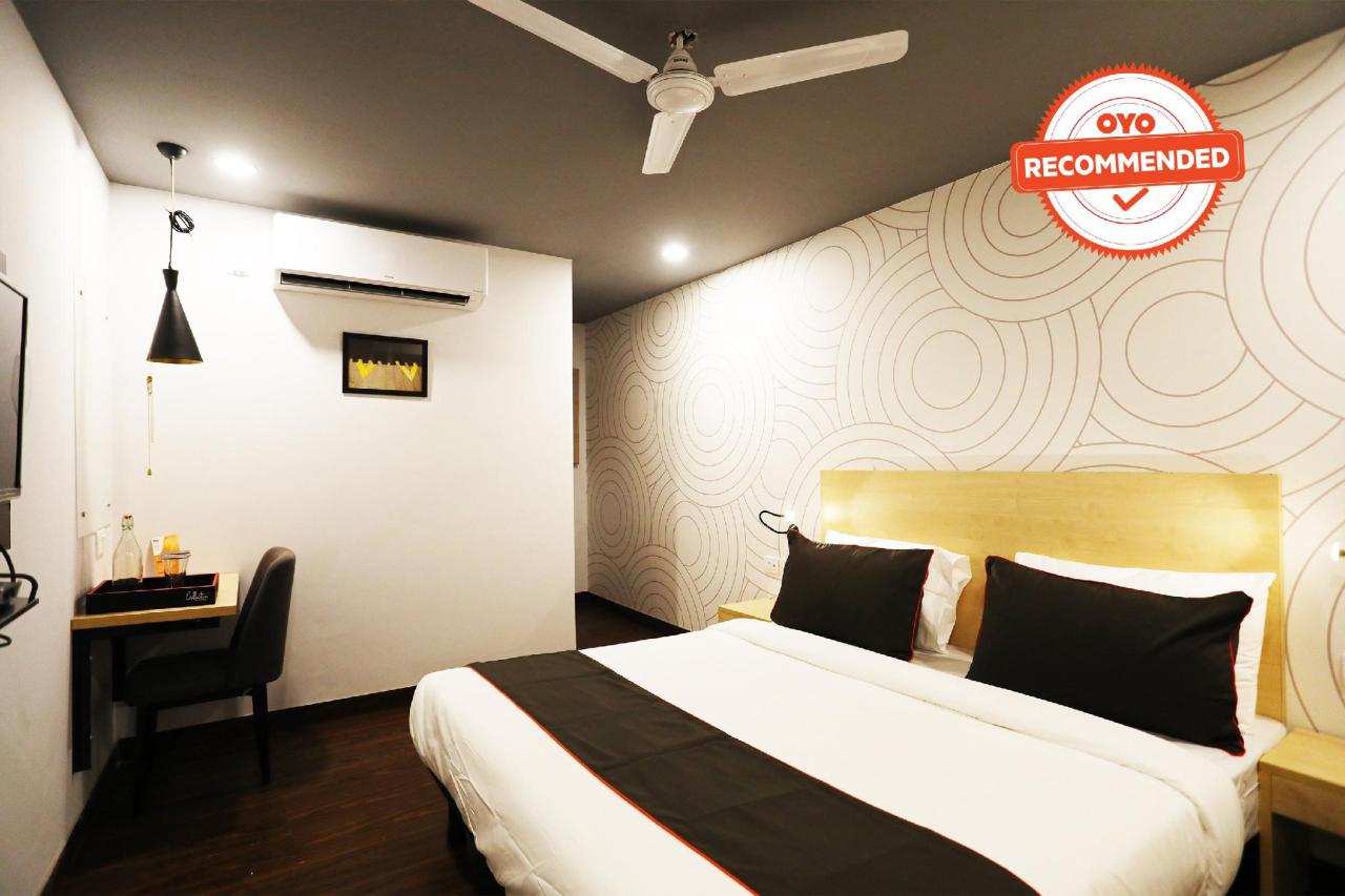 Slf Mall by OYO Rooms
