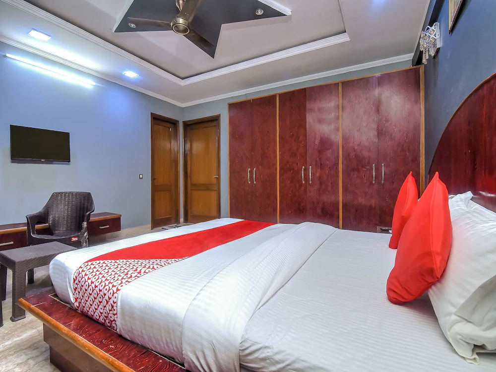 Glorious Stayz by OYO Rooms