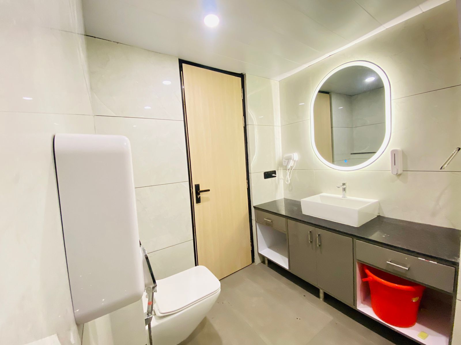 Hotel Holiday Grand Near Expo Mart