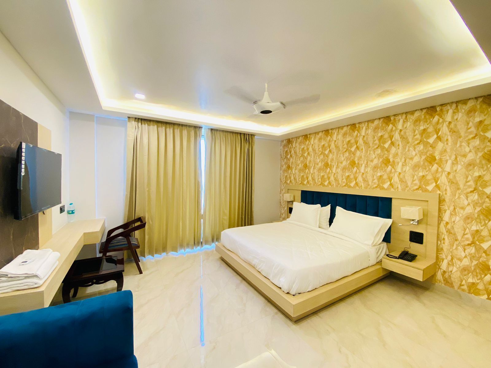 Hotel Holiday Grand Near Expo Mart