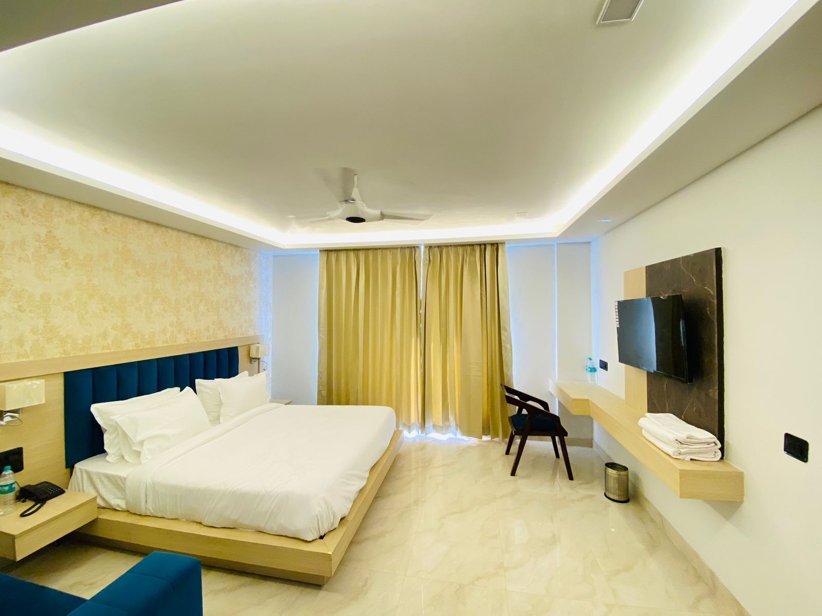 Hotel Holiday Grand Near Expo Mart