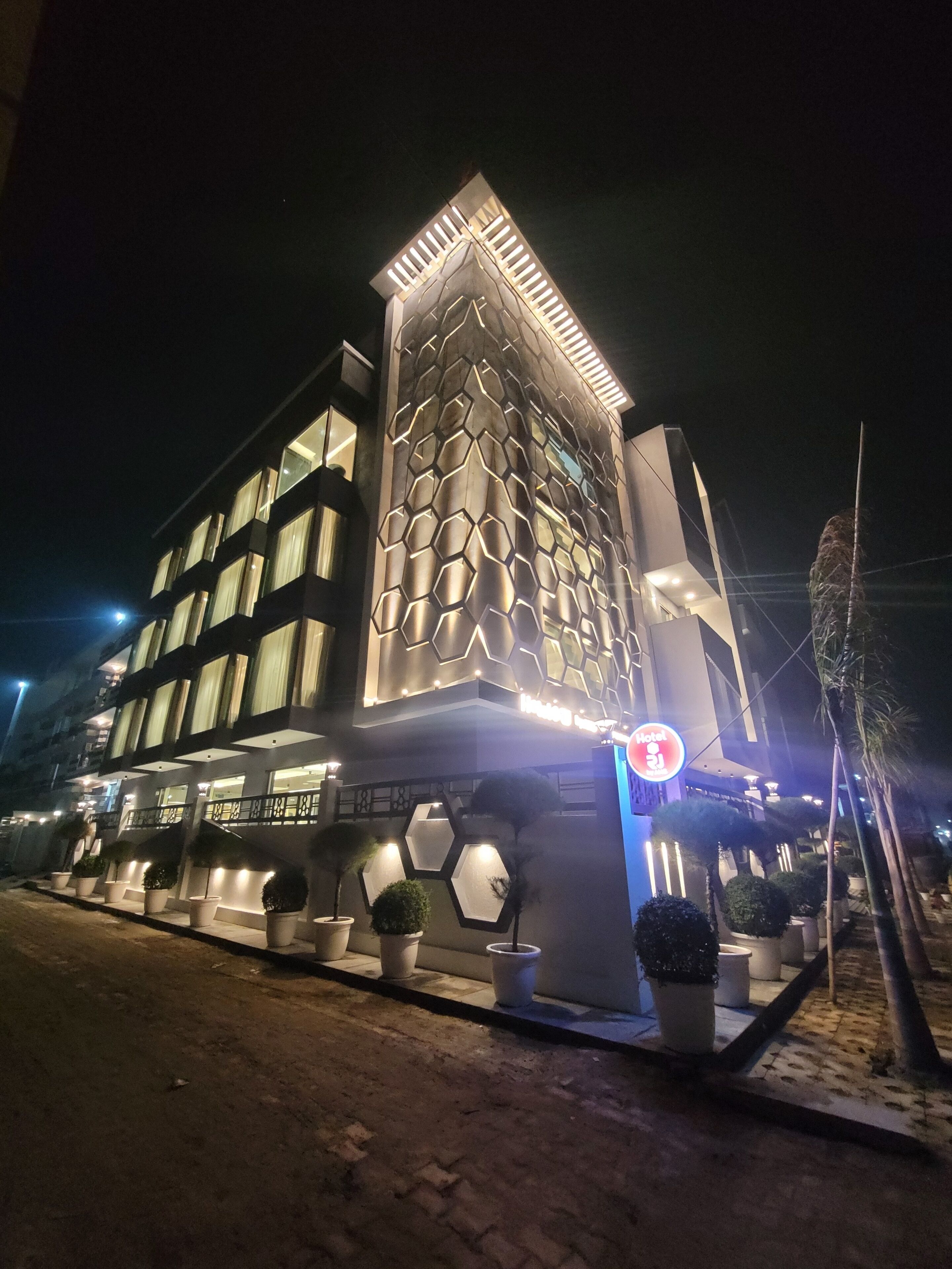 Hotel Rj Managed By Ahg