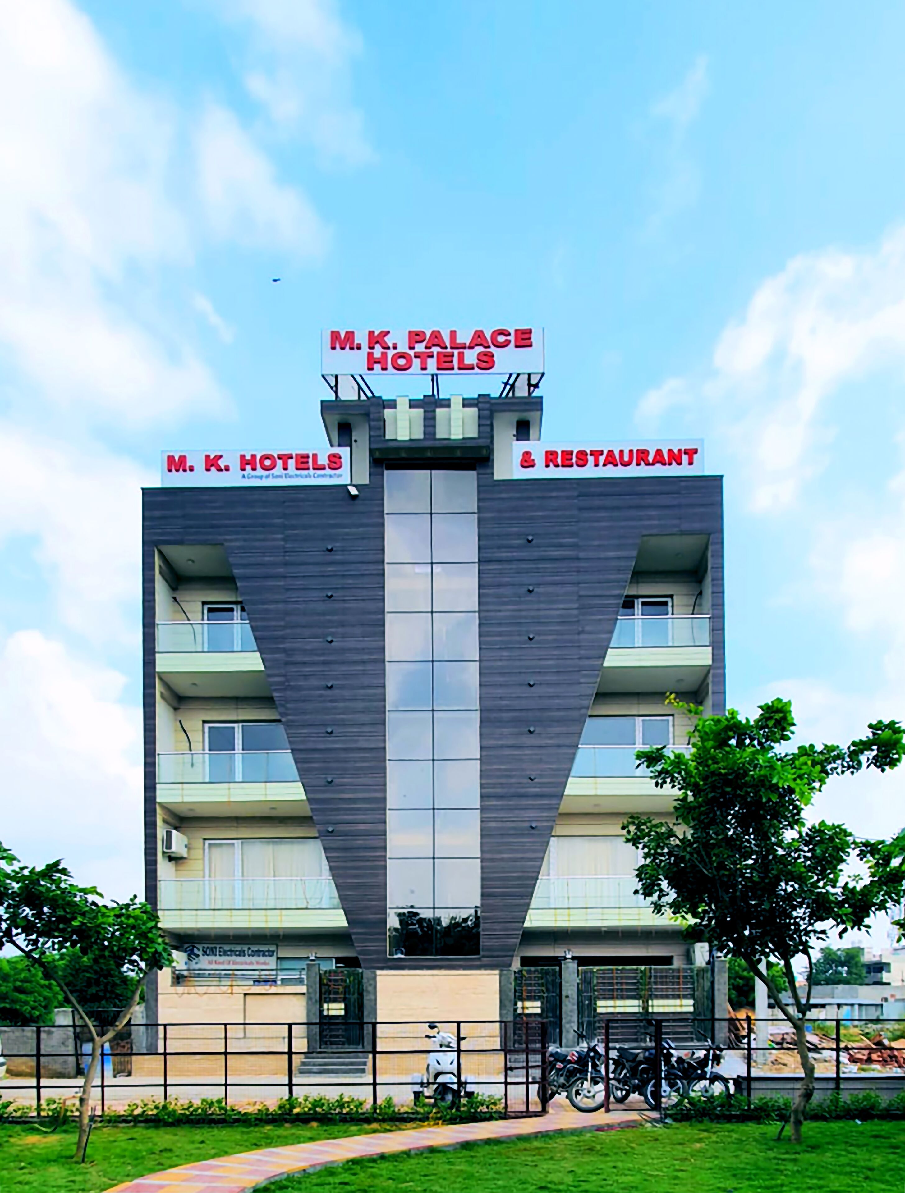 M K Hotel And Restaurant