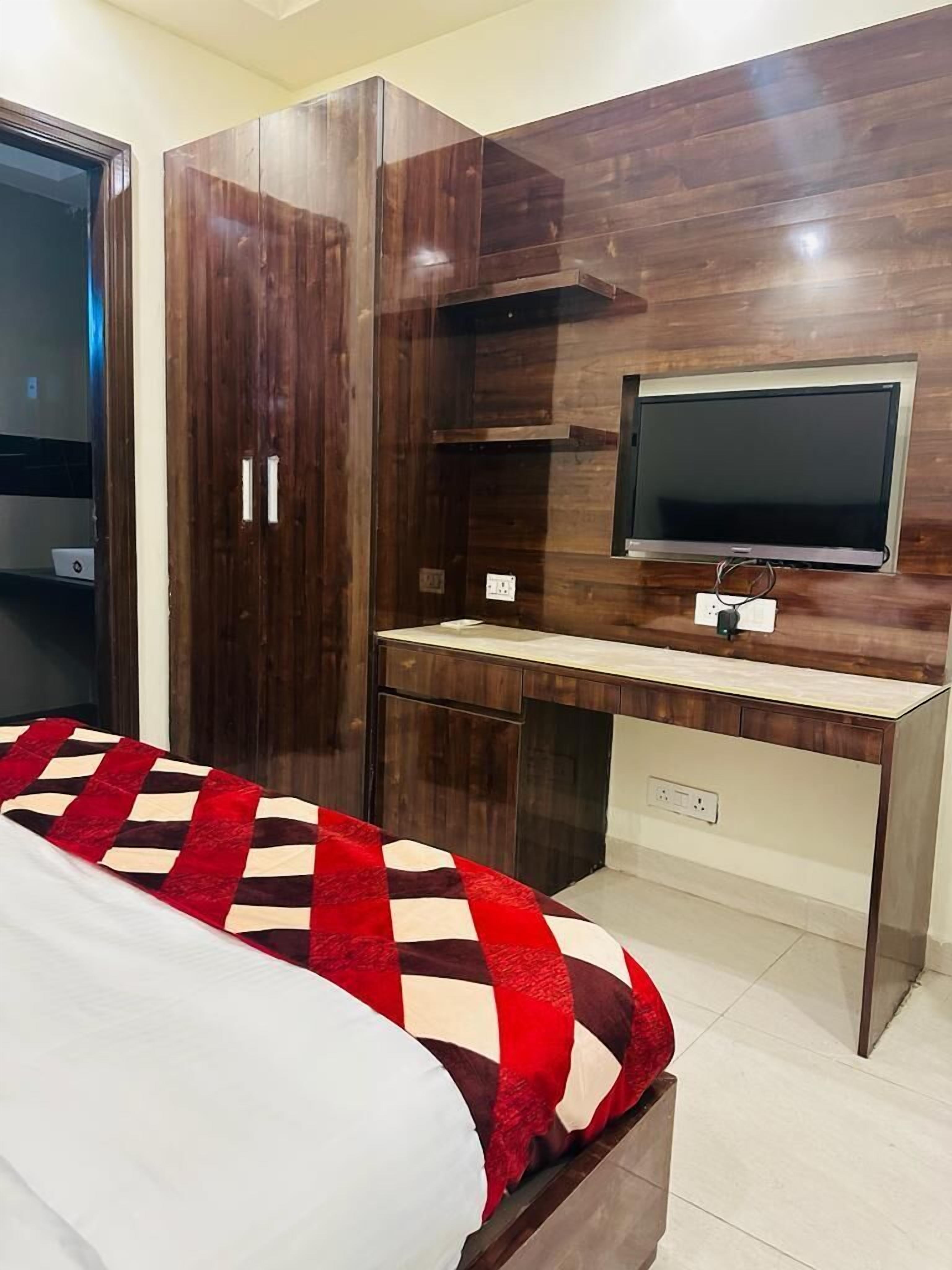 Prime A1 Sunny Feast by Fabhotel