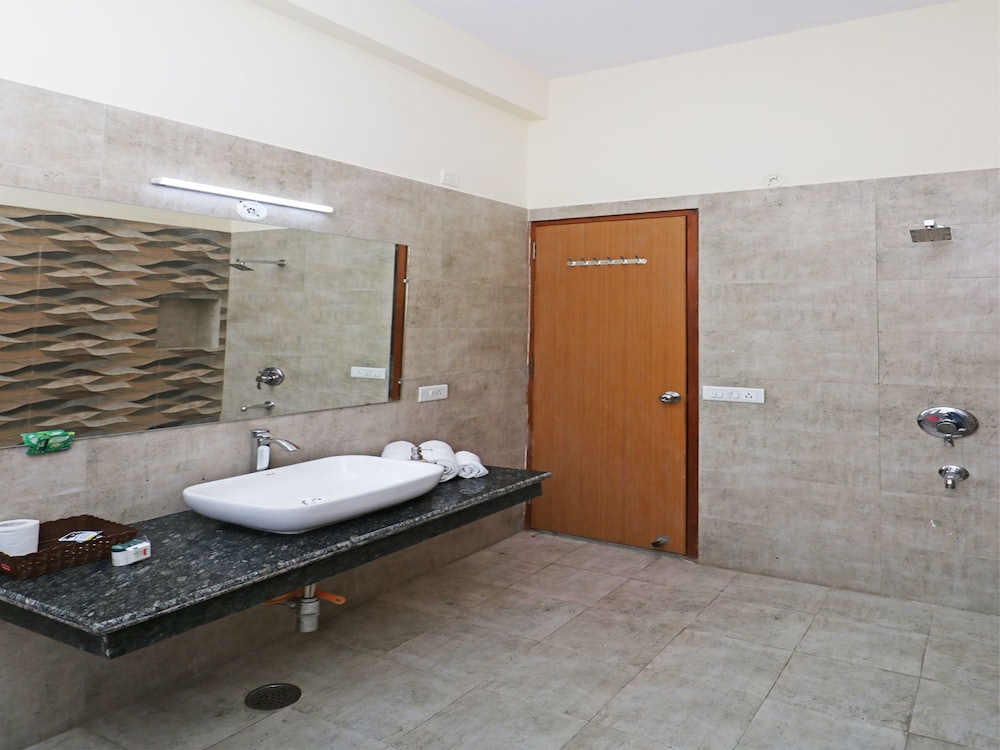 The Heaven Inn by OYO Rooms