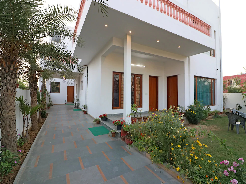 The Heaven Inn by OYO Rooms