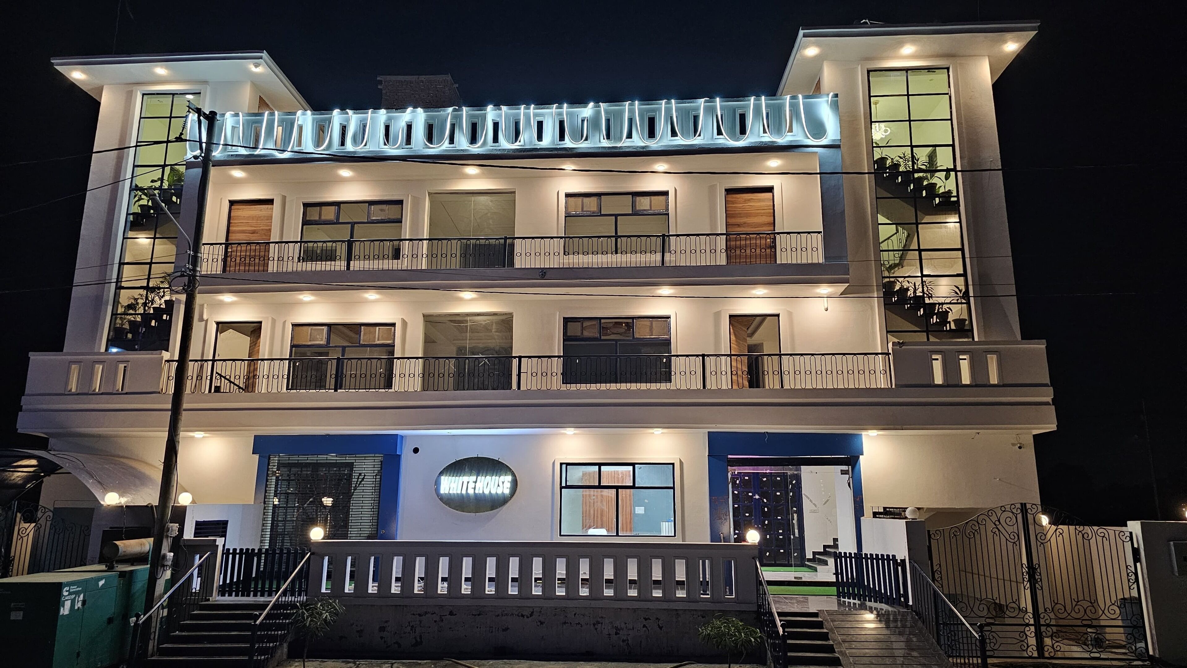 White House Hotel And Banquet