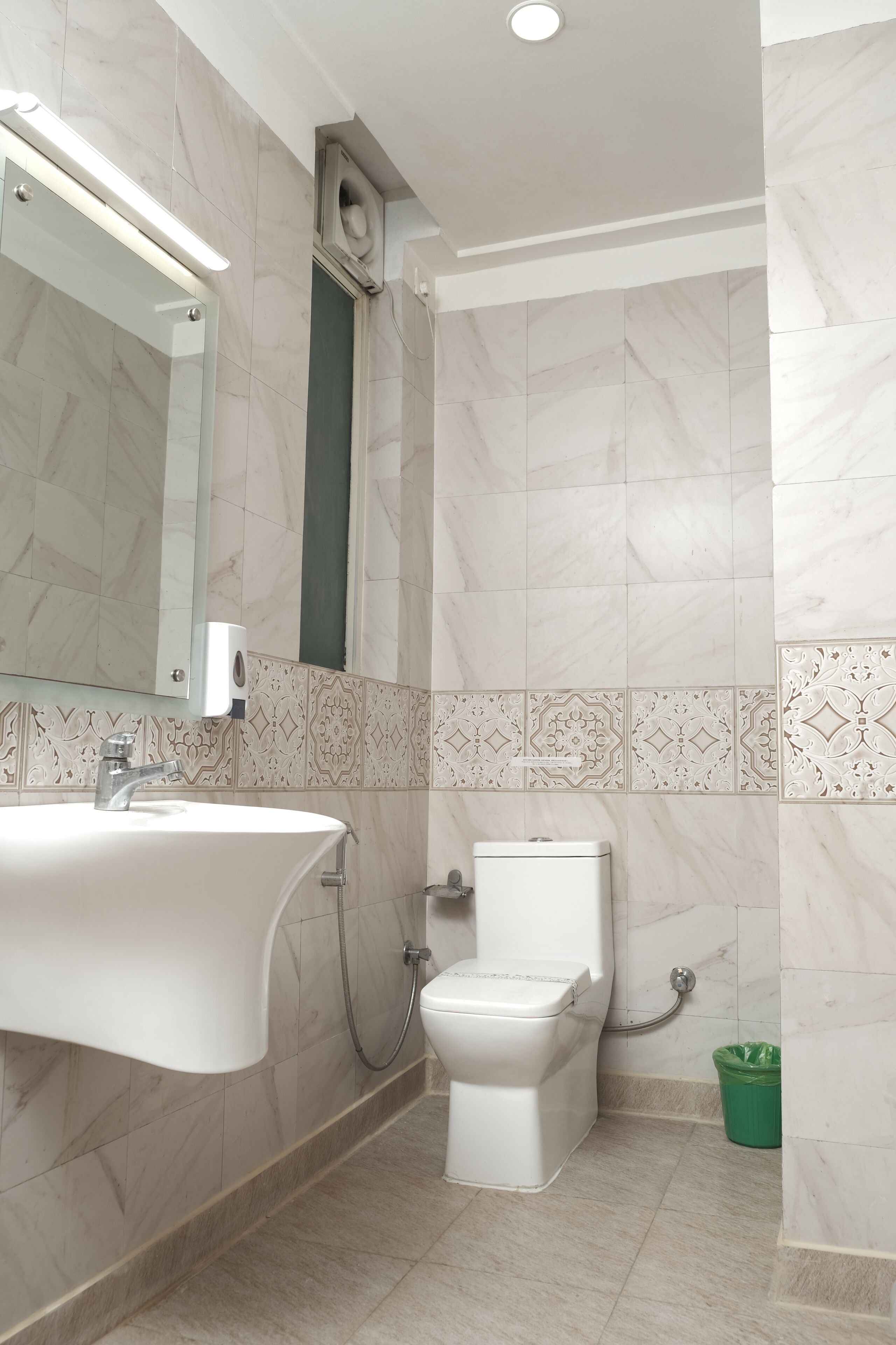Capital O 87040 Hotel Kesar