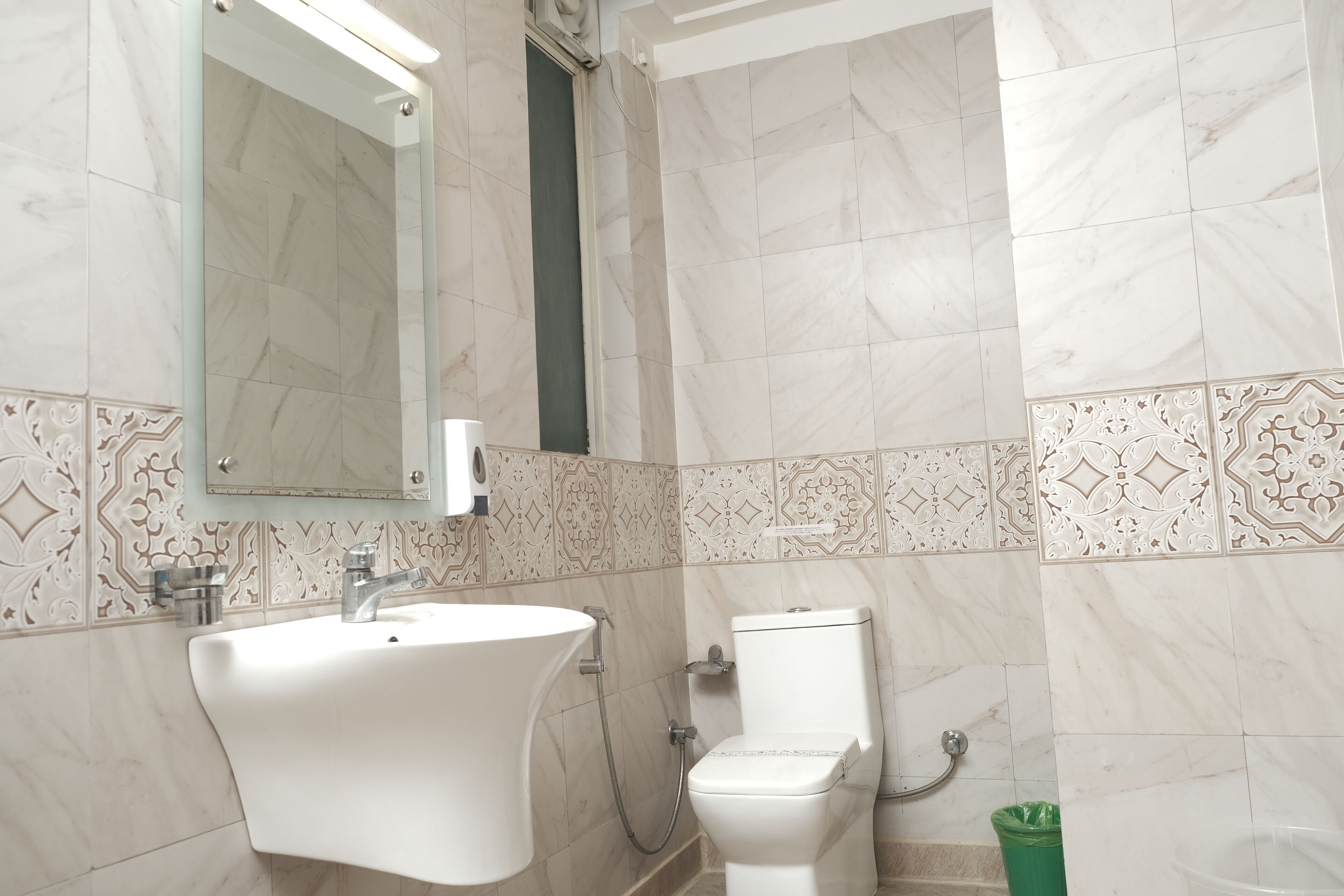 Capital O 87040 Hotel Kesar