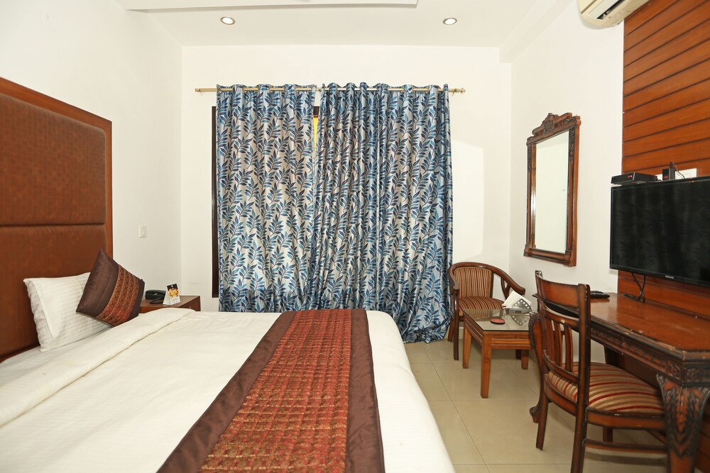 DLF Phase 4 by OYO Rooms