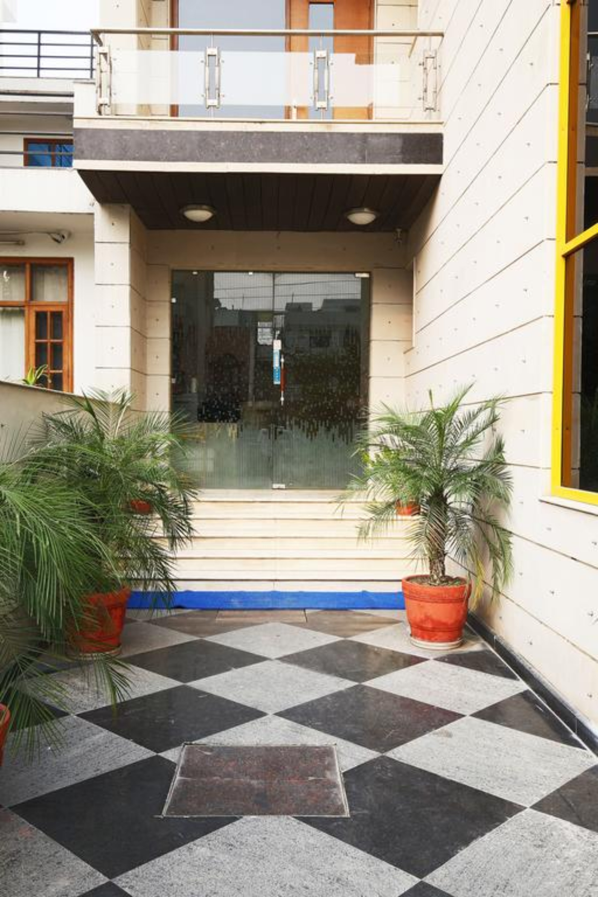 FabHotel DLF Square