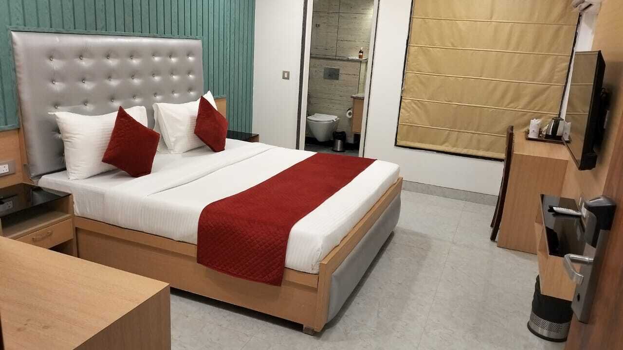 Hari's Court - Hotel & Banquet