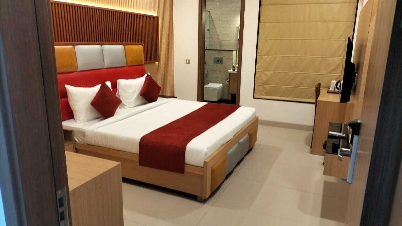 Hari's Court - Hotel & Banquet