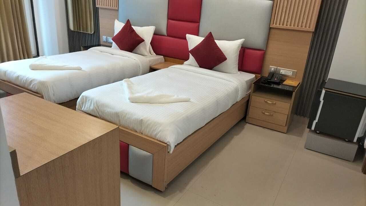 Hari's Court - Hotel & Banquet