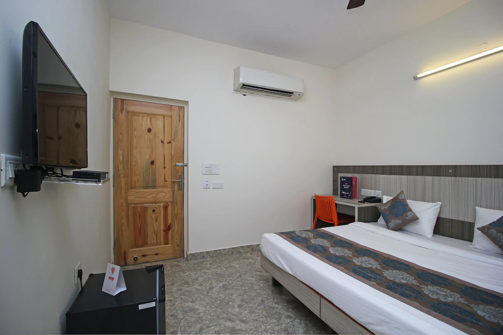 Homely Hotel By OYO Rooms