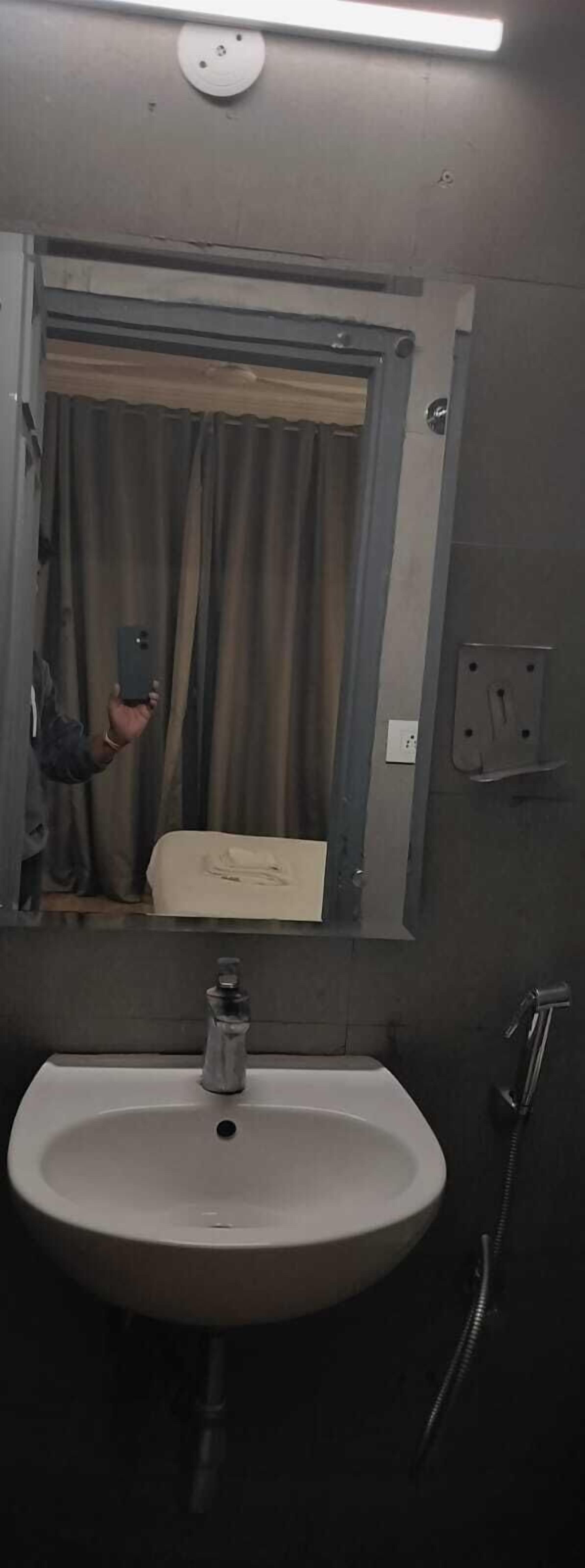 Hotel 27 Inn