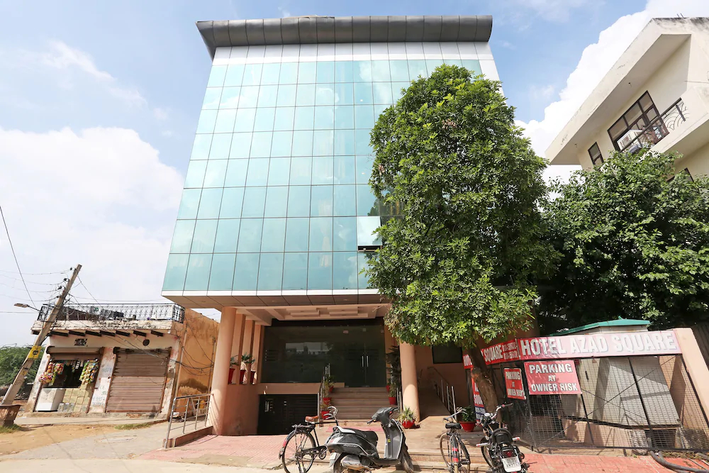 Hotel Azad Square by OYO Rooms