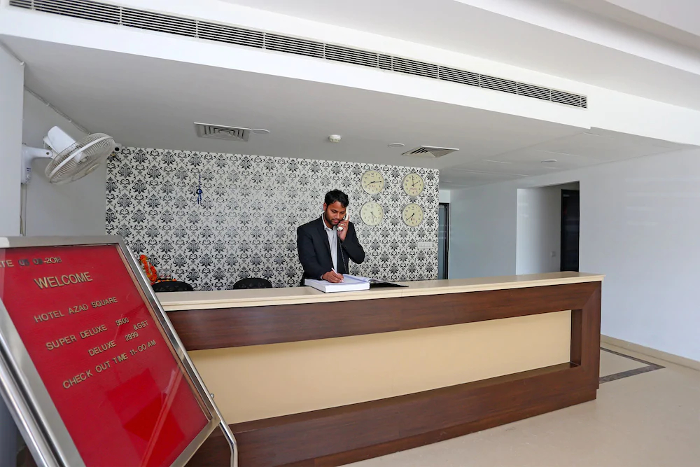 Hotel Azad Square by OYO Rooms