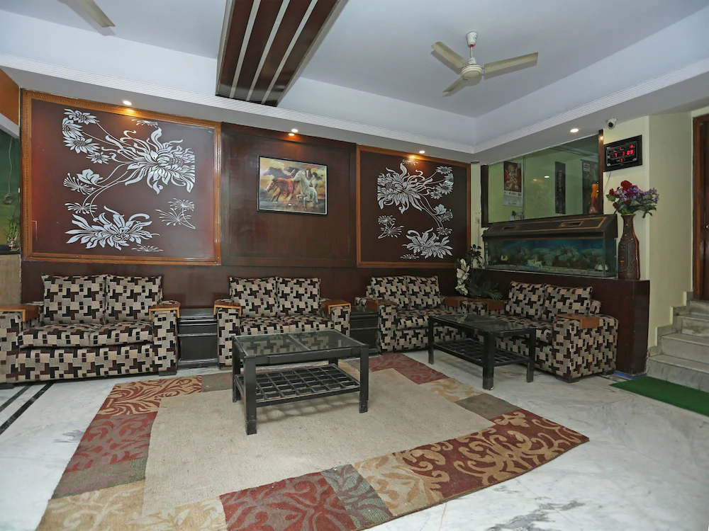 Hotel Raj Mahal Inn by OYO Rooms