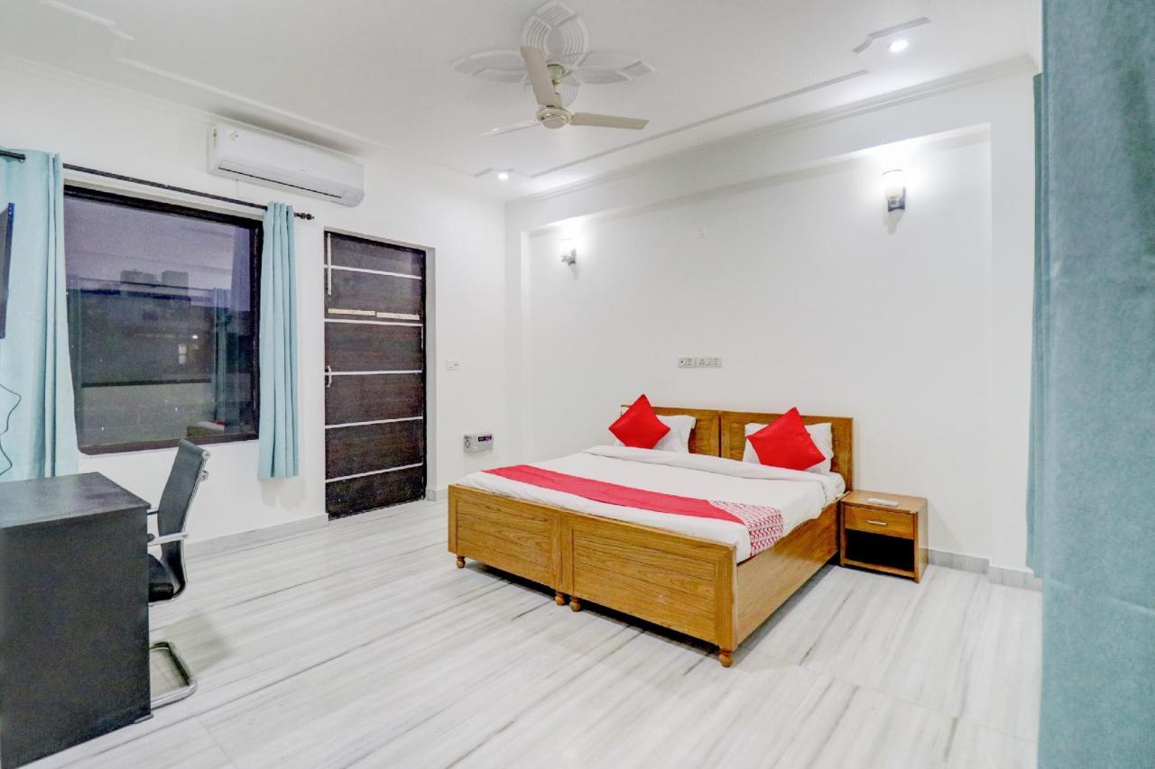 Hotel Rising Stay by OYO Rooms