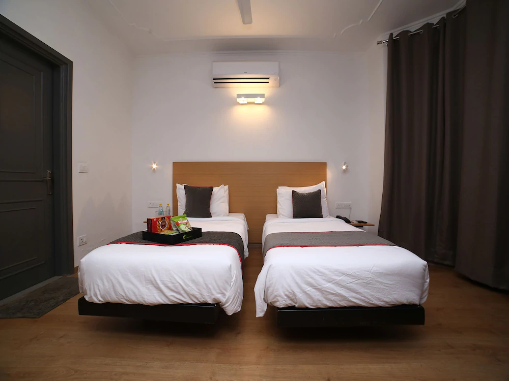 Mint Cyber Suites by OYO