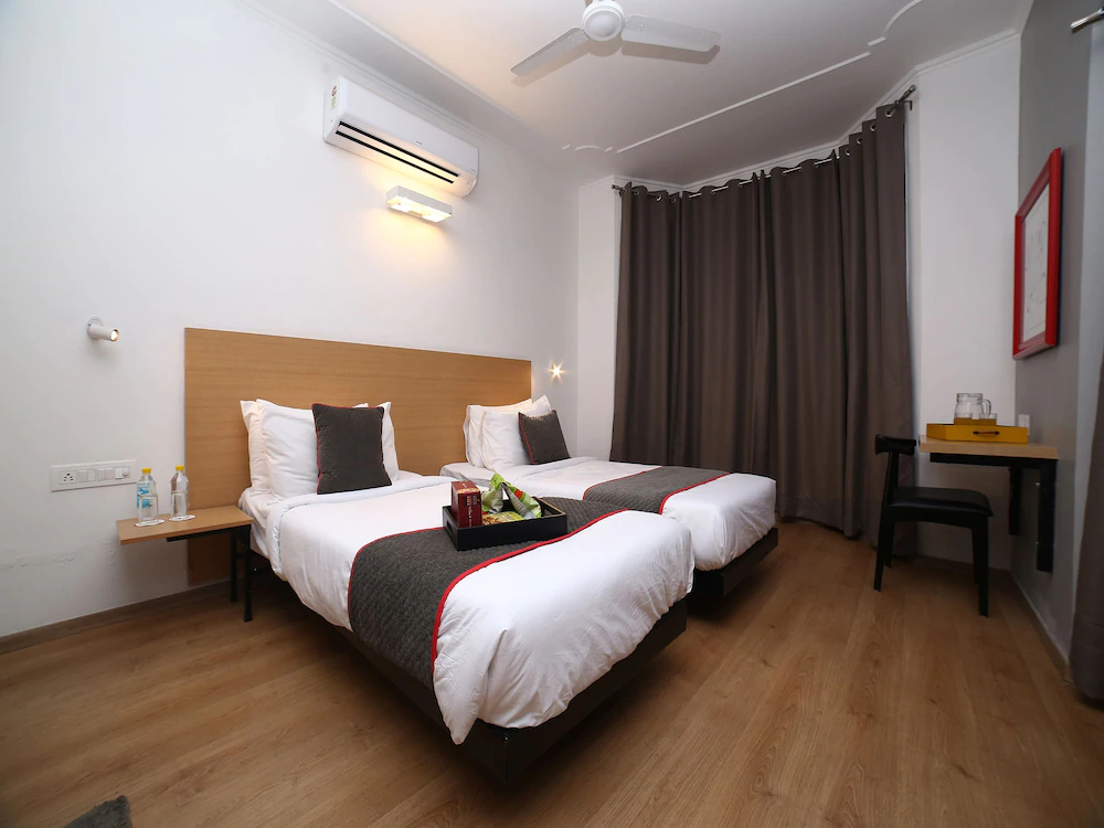 Mint Cyber Suites by OYO