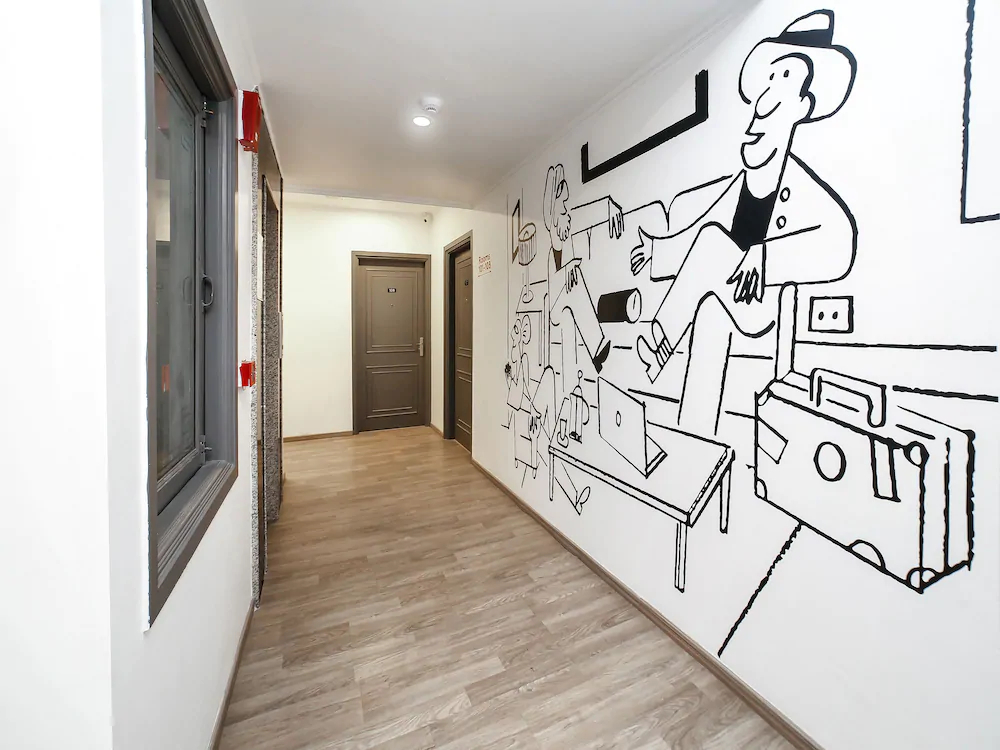 Mint Cyber Suites by OYO