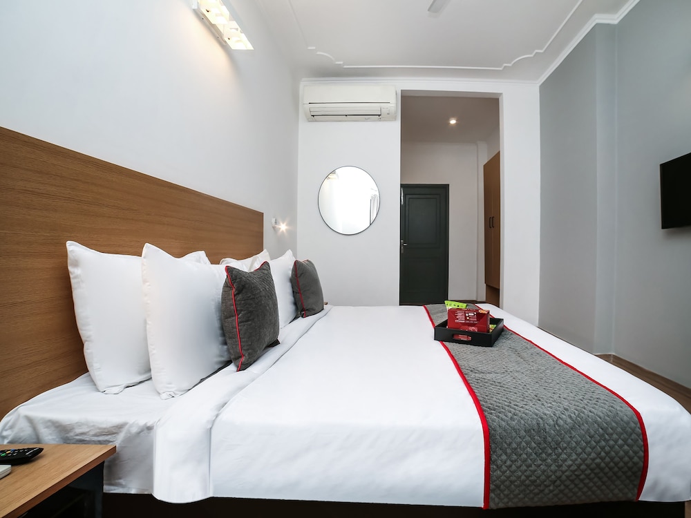 Mint Cyber Suites by OYO