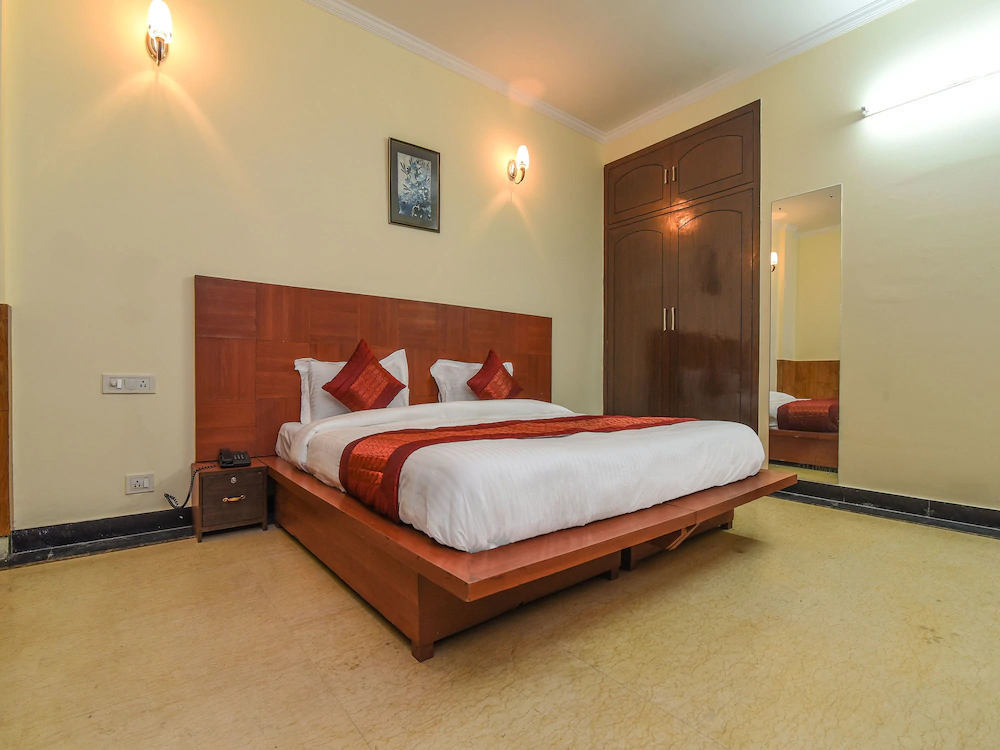 Purple Star Hotel by OYO Rooms
