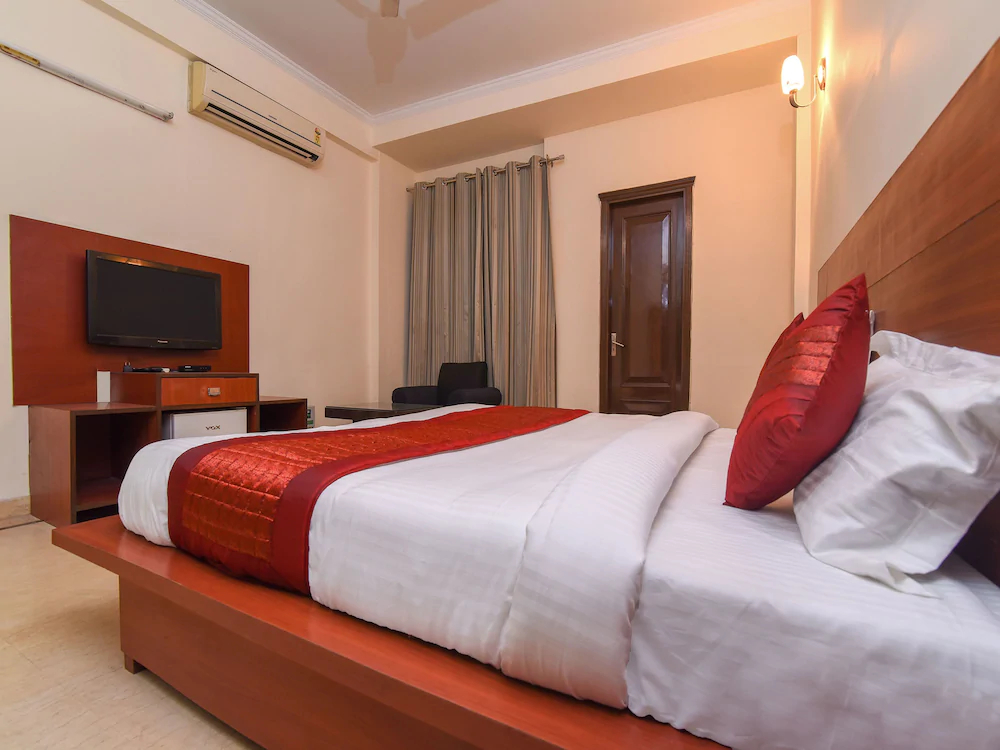 Purple Star Hotel by OYO Rooms