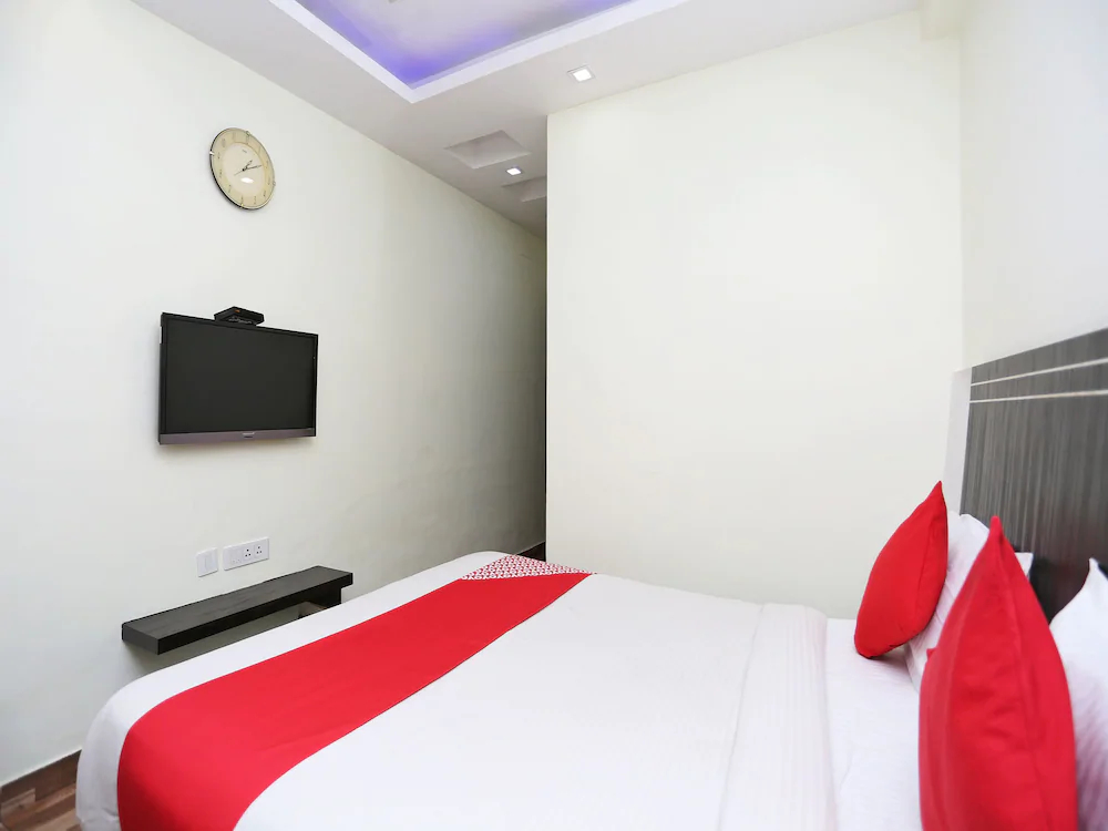 OYO 16688 Hotel Vrs