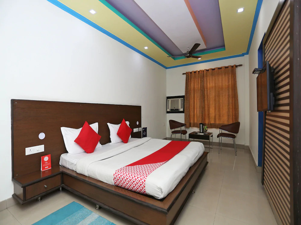 OYO 16688 Hotel Vrs