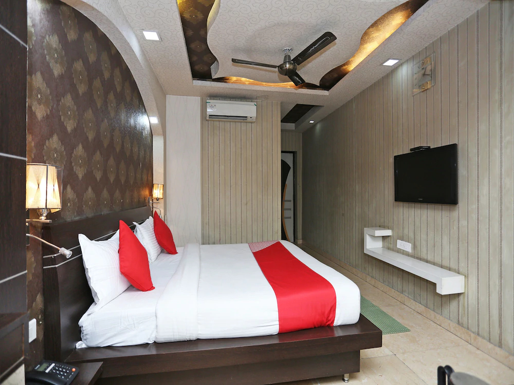 OYO 16688 Hotel Vrs