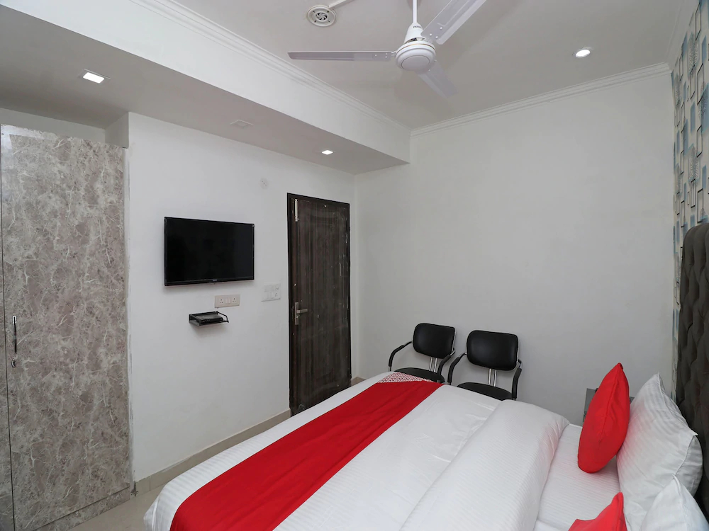 OYO 26119 Krishna Guest House