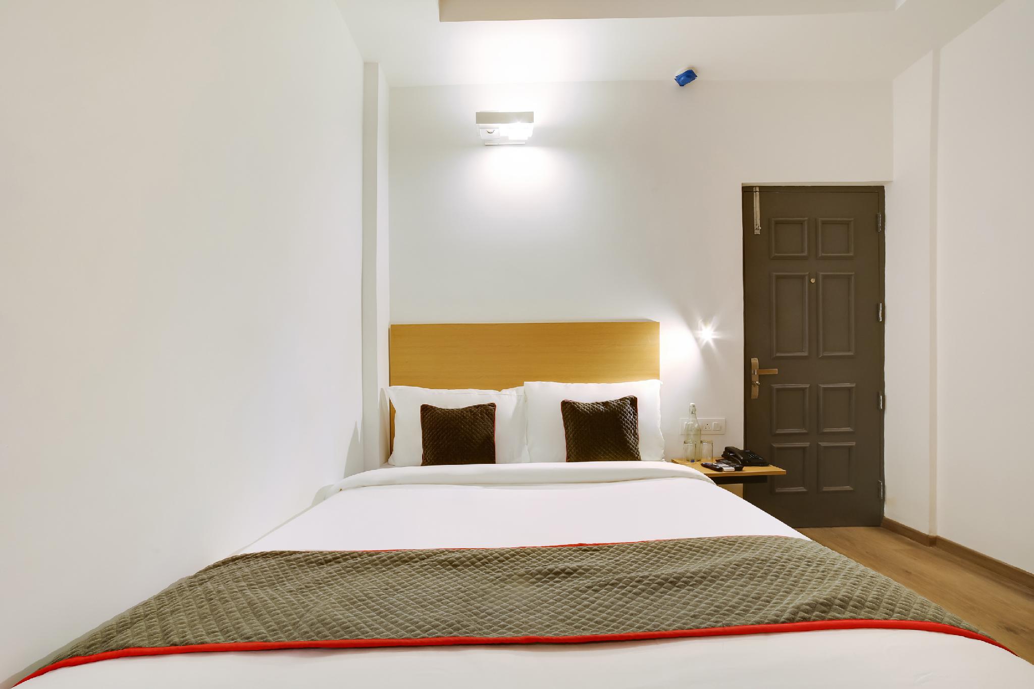 OYO Townhouse 230 Old Gurgaon Sector 14