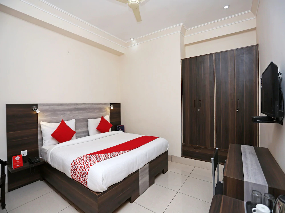 Pacific Inn Essence by OYO Rooms