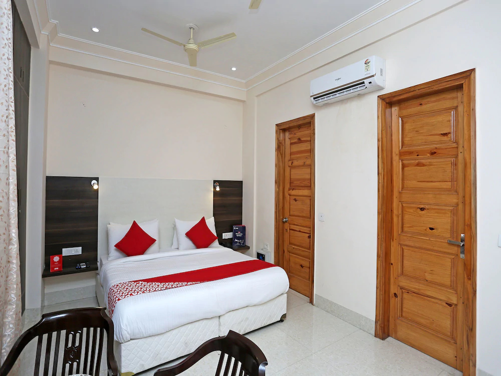 Pacific Inn Essence by OYO Rooms