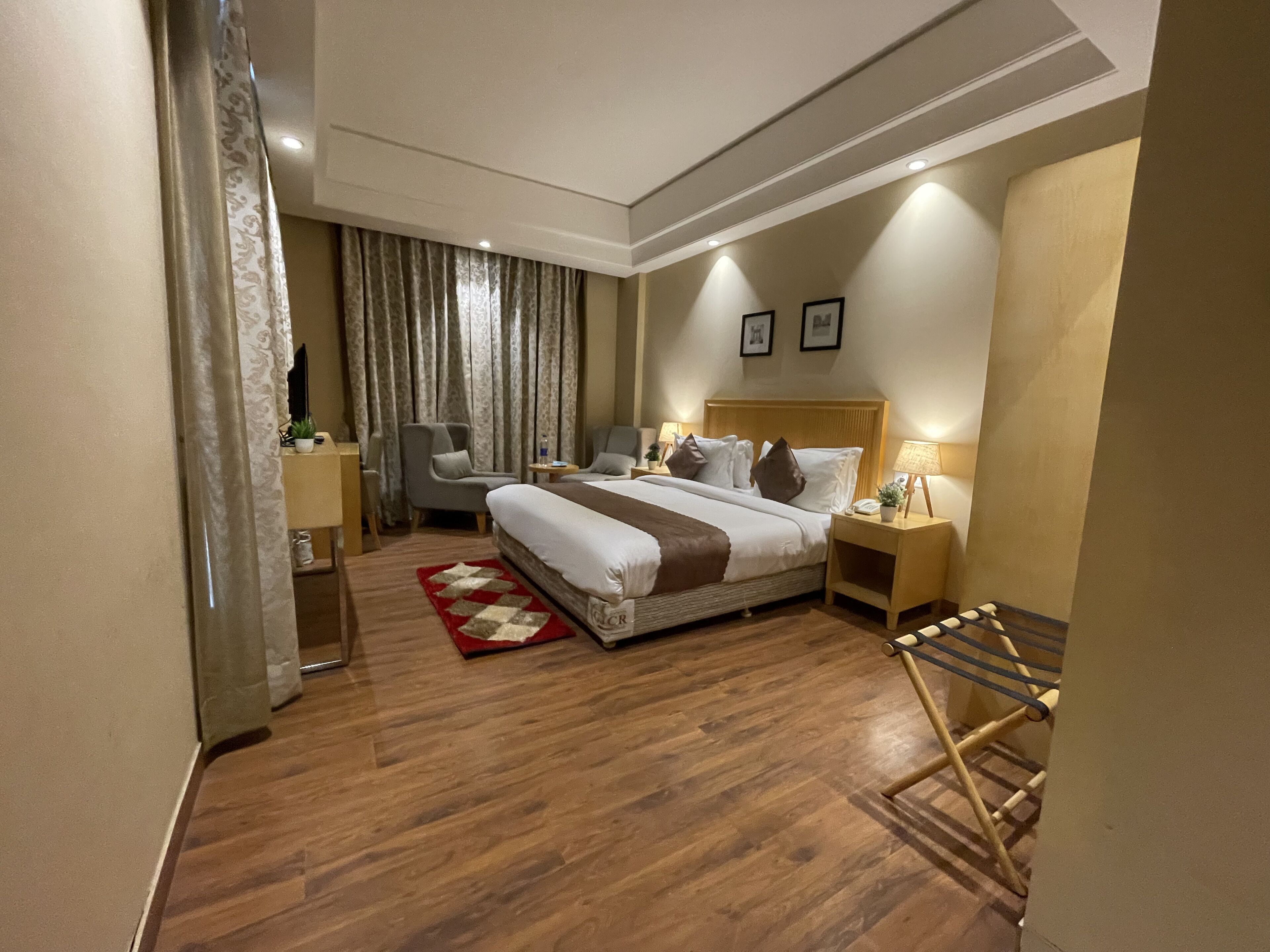 Saltstayz Select - Galleria Market & Golf Course Road