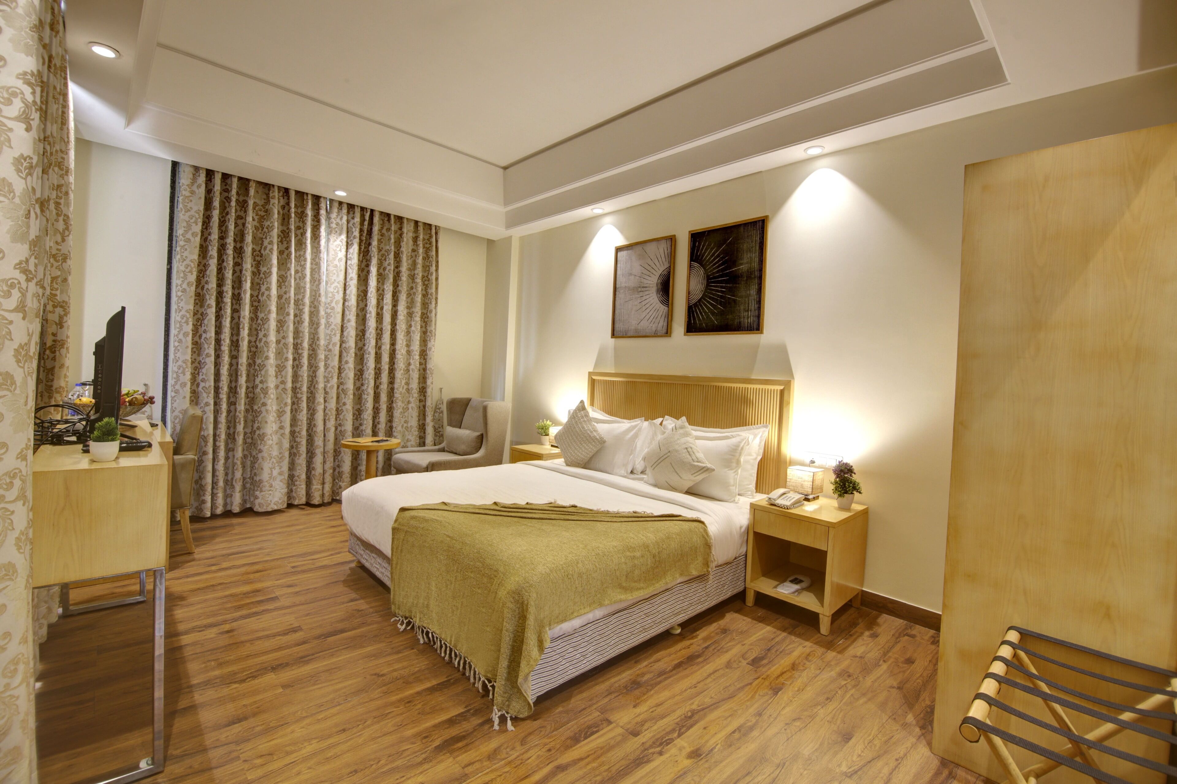 Saltstayz Select - Galleria Market & Golf Course Road