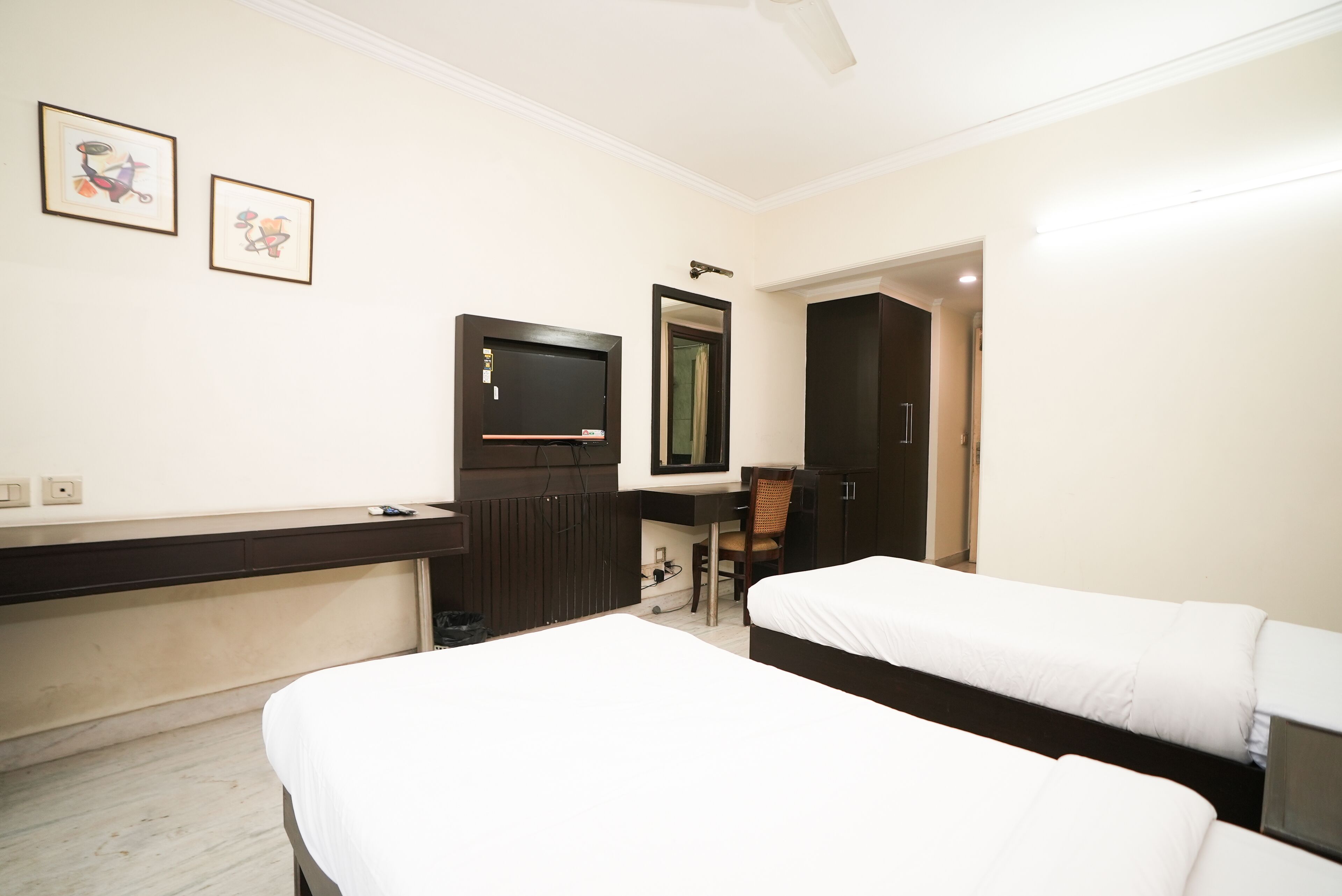 StayWell Hotels & Homes