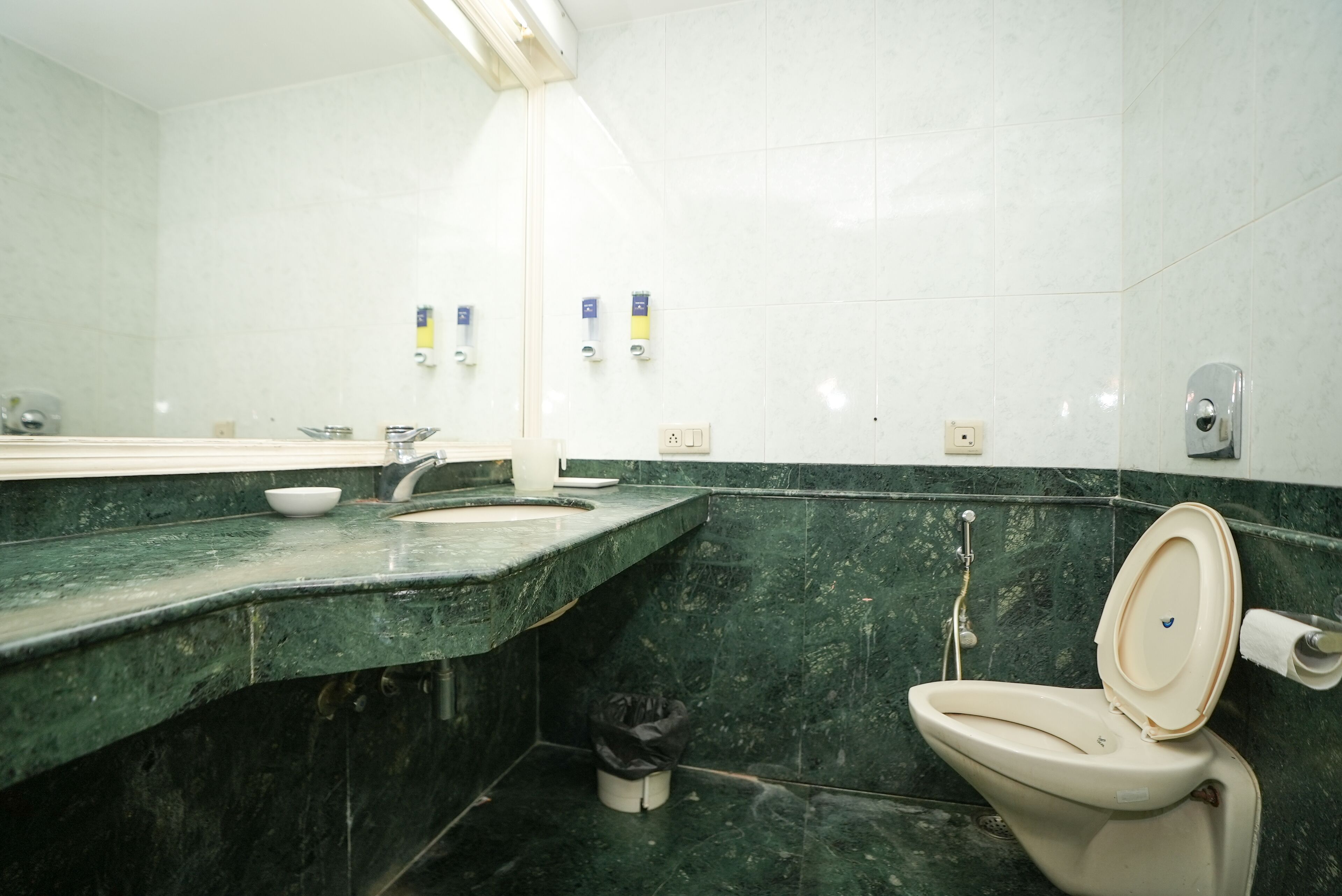 StayWell Hotels & Homes
