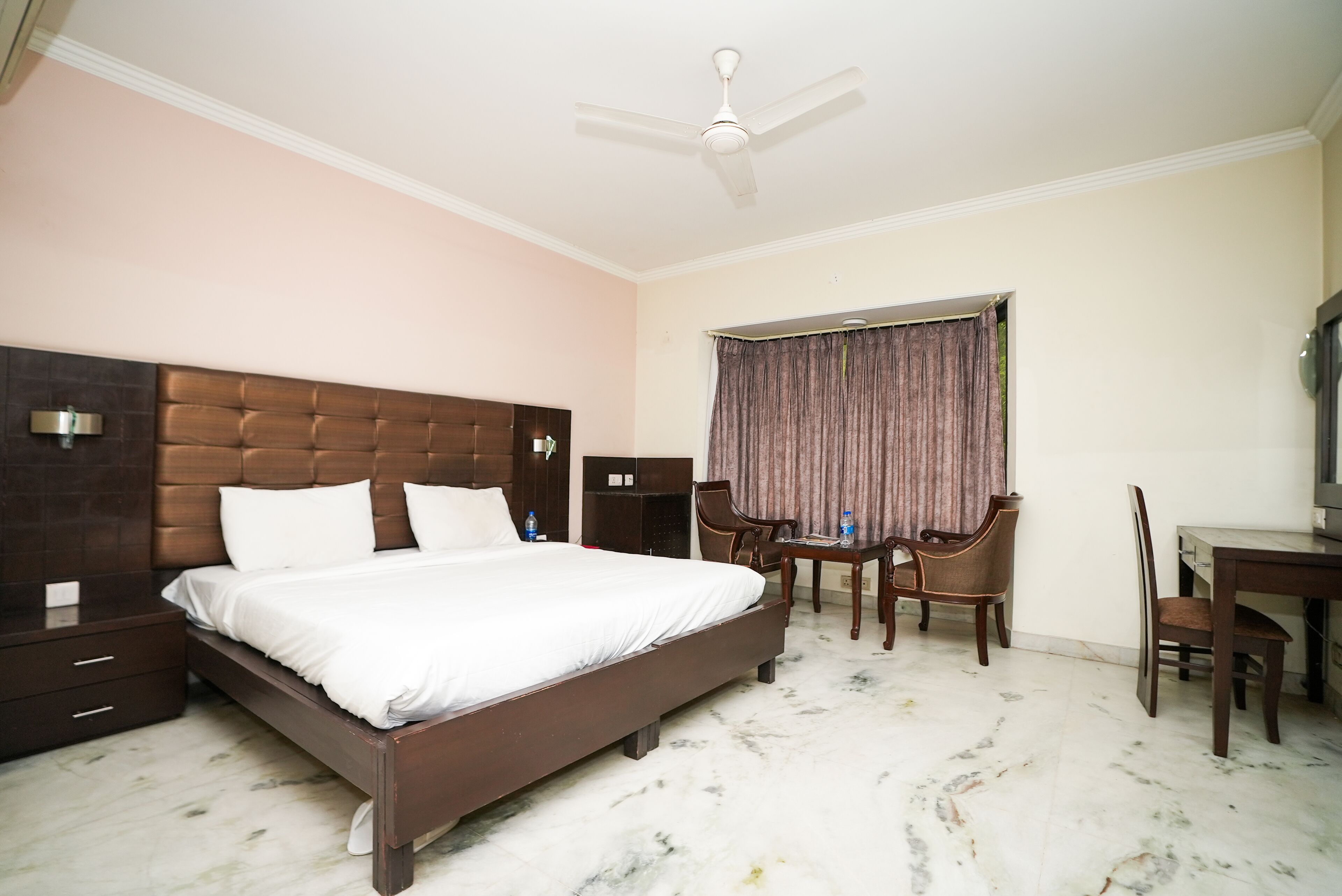 StayWell Hotels & Homes