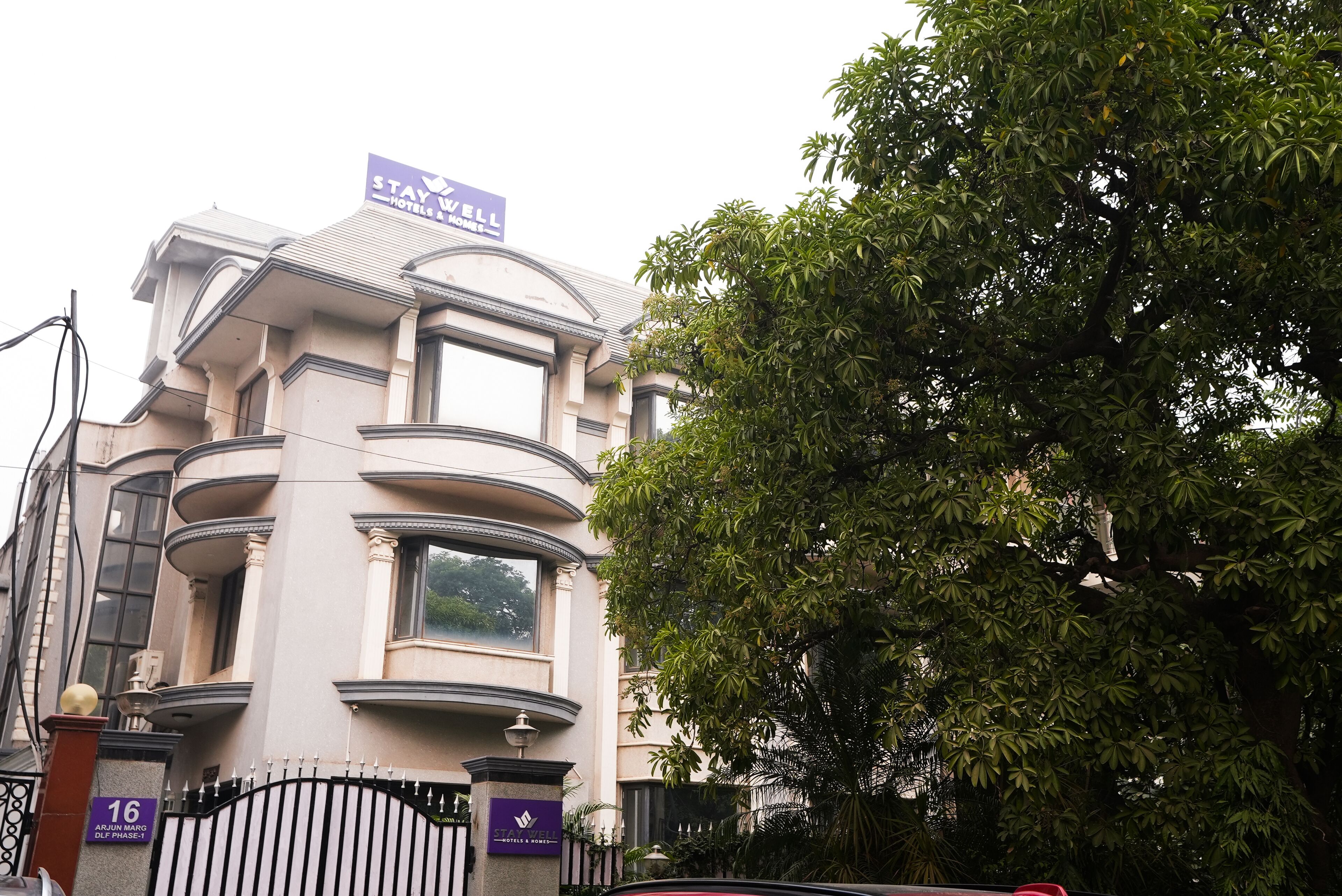 StayWell Hotels & Homes
